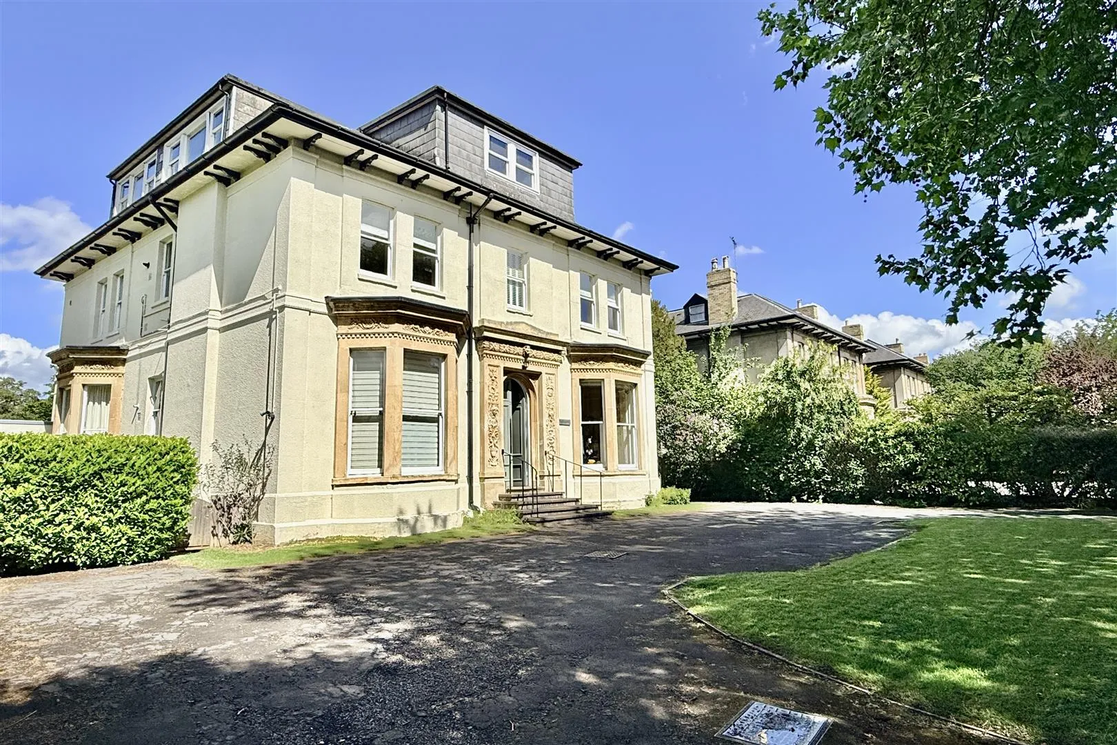 5-applegarth-21-queens-road-cheltenham
