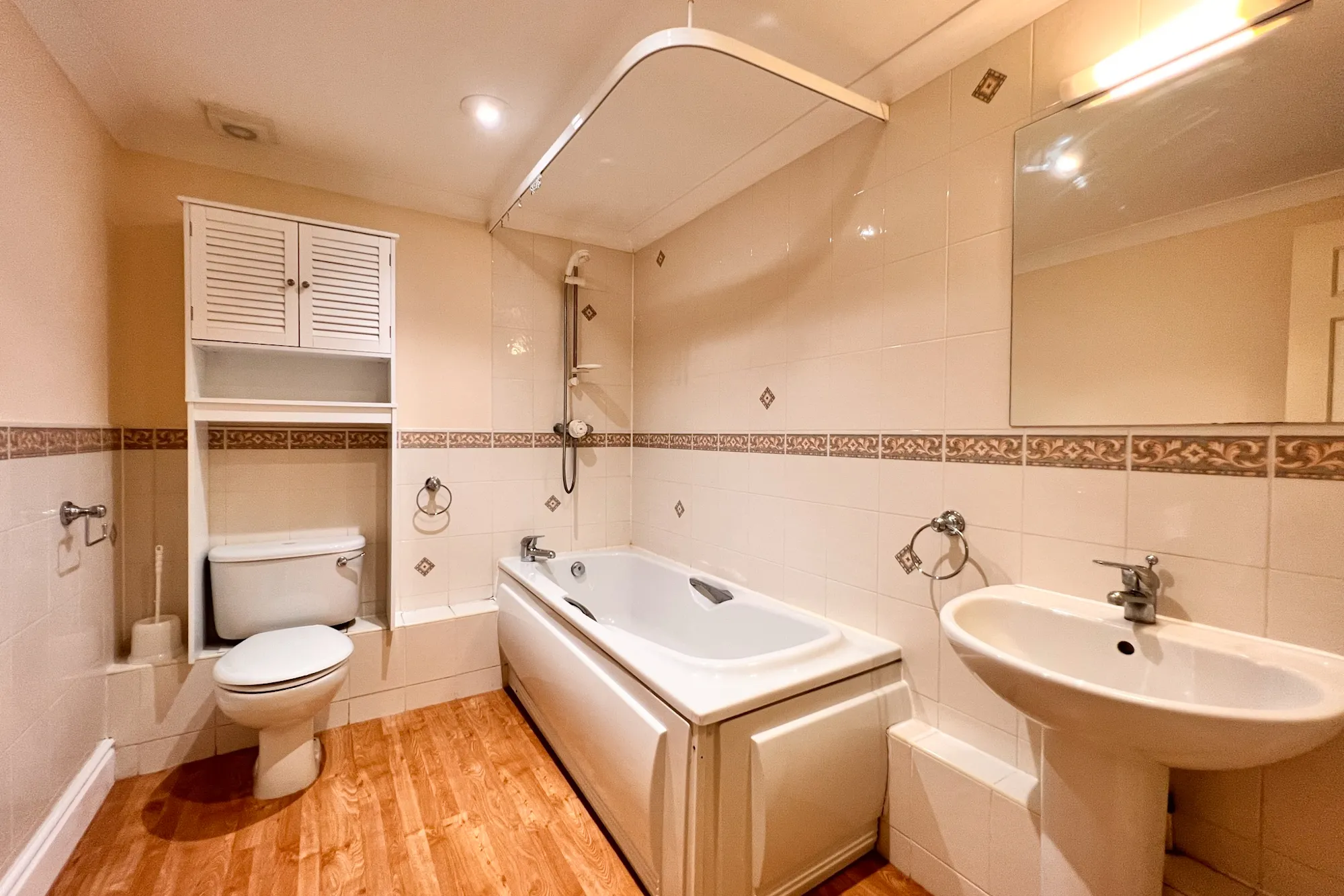 En suite – Master Bedroom