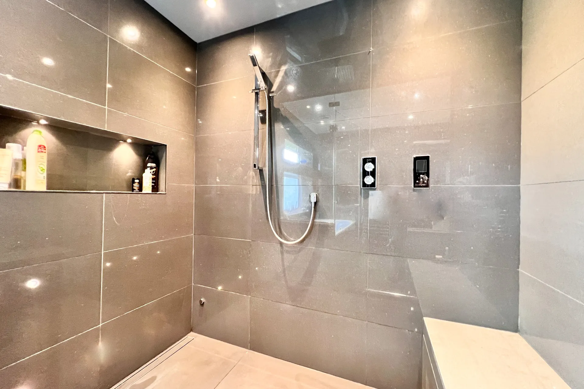 Master en suite shower