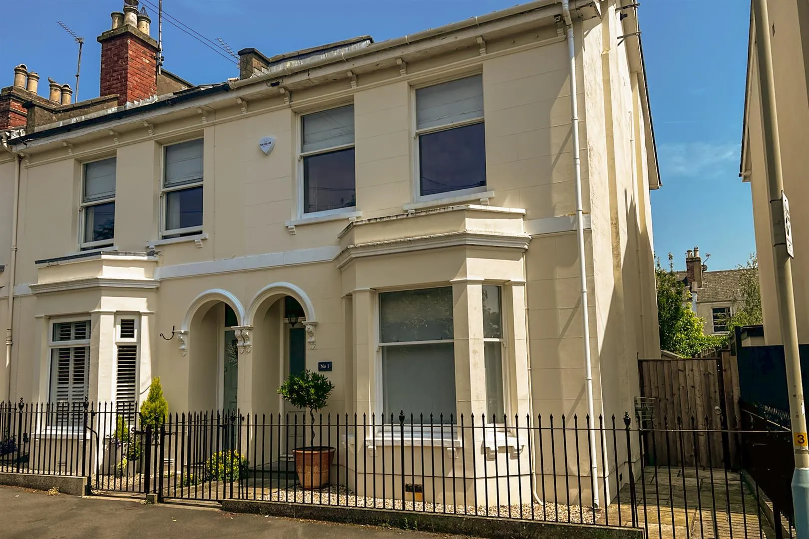 1 Oakfield Street Tivoli