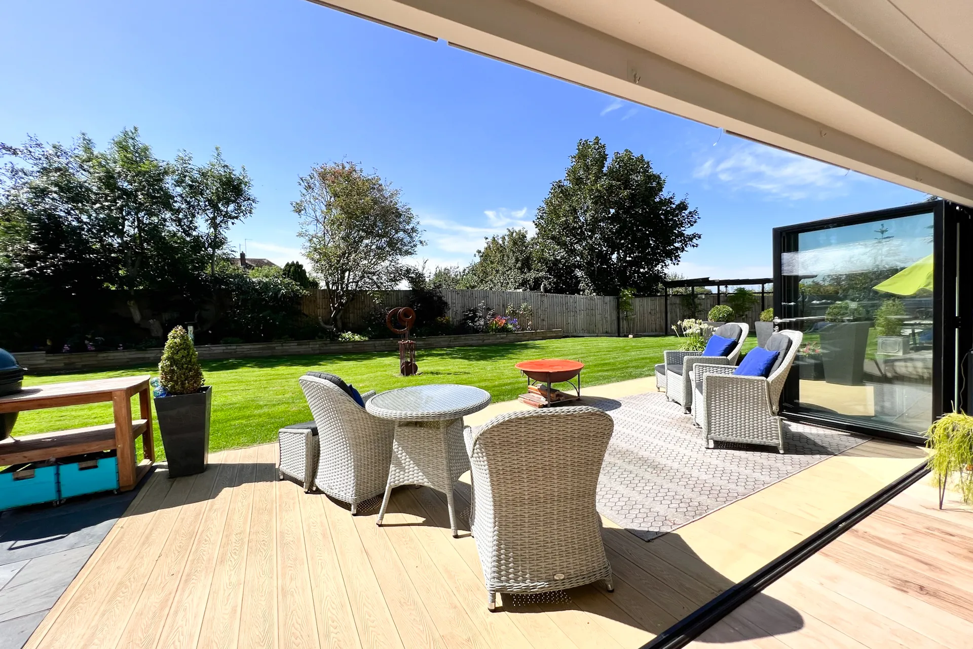 bI-FOLDS OPEN