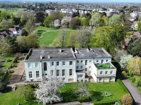 Hatherley Court Cheltenham 2 bedroom first floor flat for sale