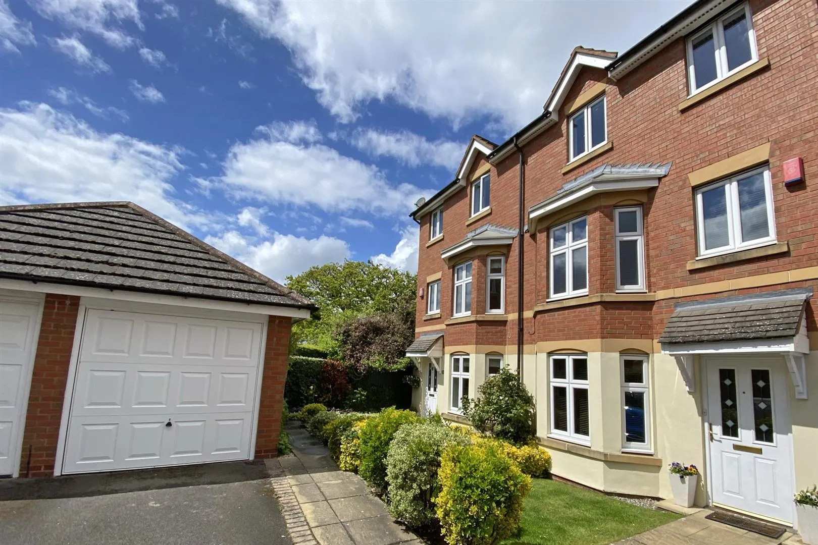 32 Lauriston Park